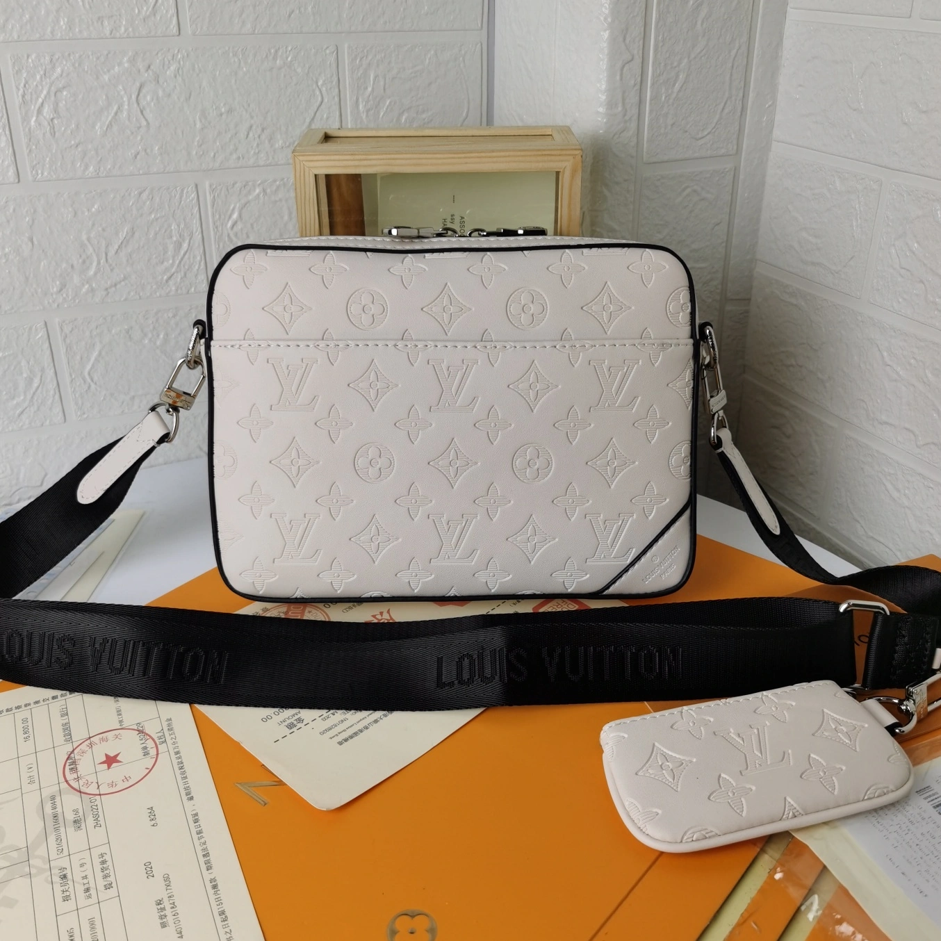 GoAnywhere 147 Louis Vuitton AAA Man Messenger Bags