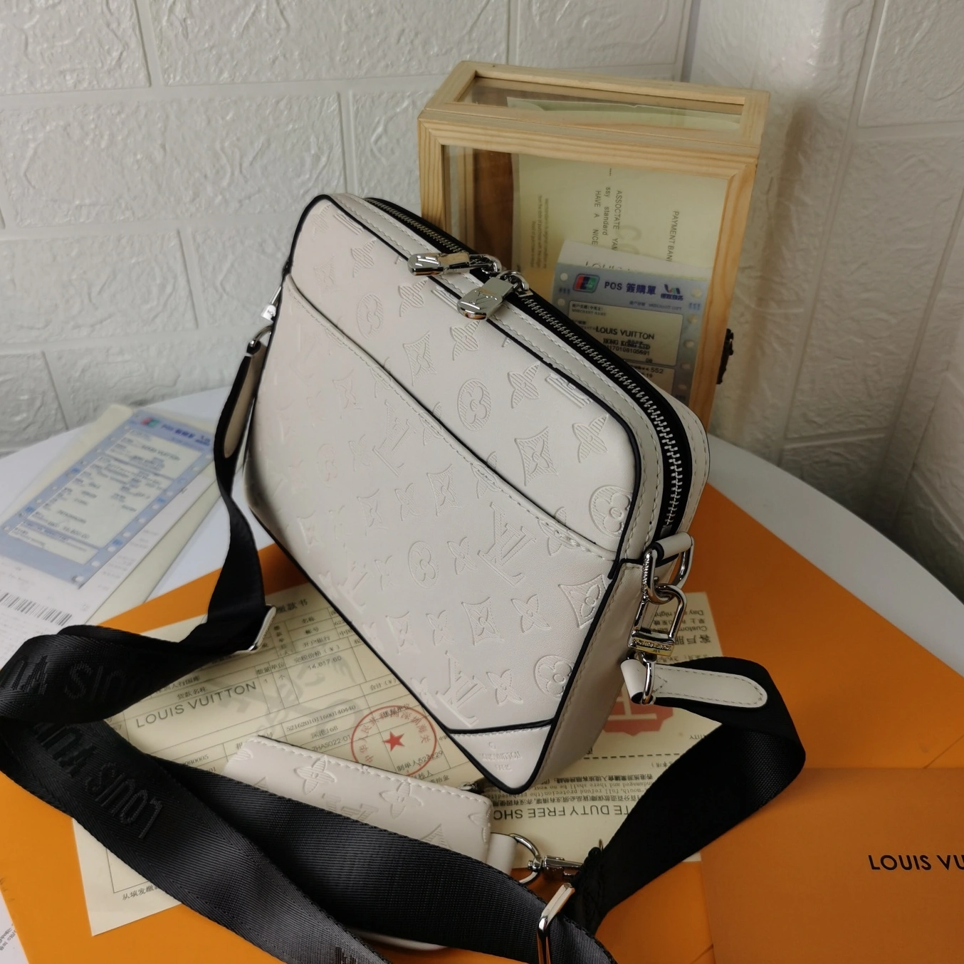 GoAnywhere 147 Louis Vuitton AAA Man Messenger Bags