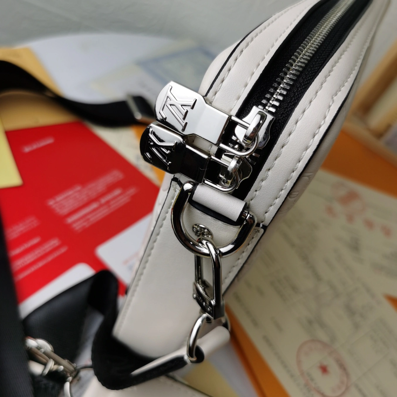 GoAnywhere 147 Louis Vuitton AAA Man Messenger Bags