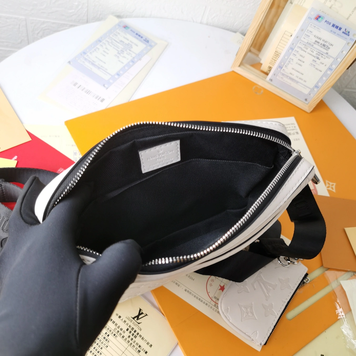 GoAnywhere 147 Louis Vuitton AAA Man Messenger Bags