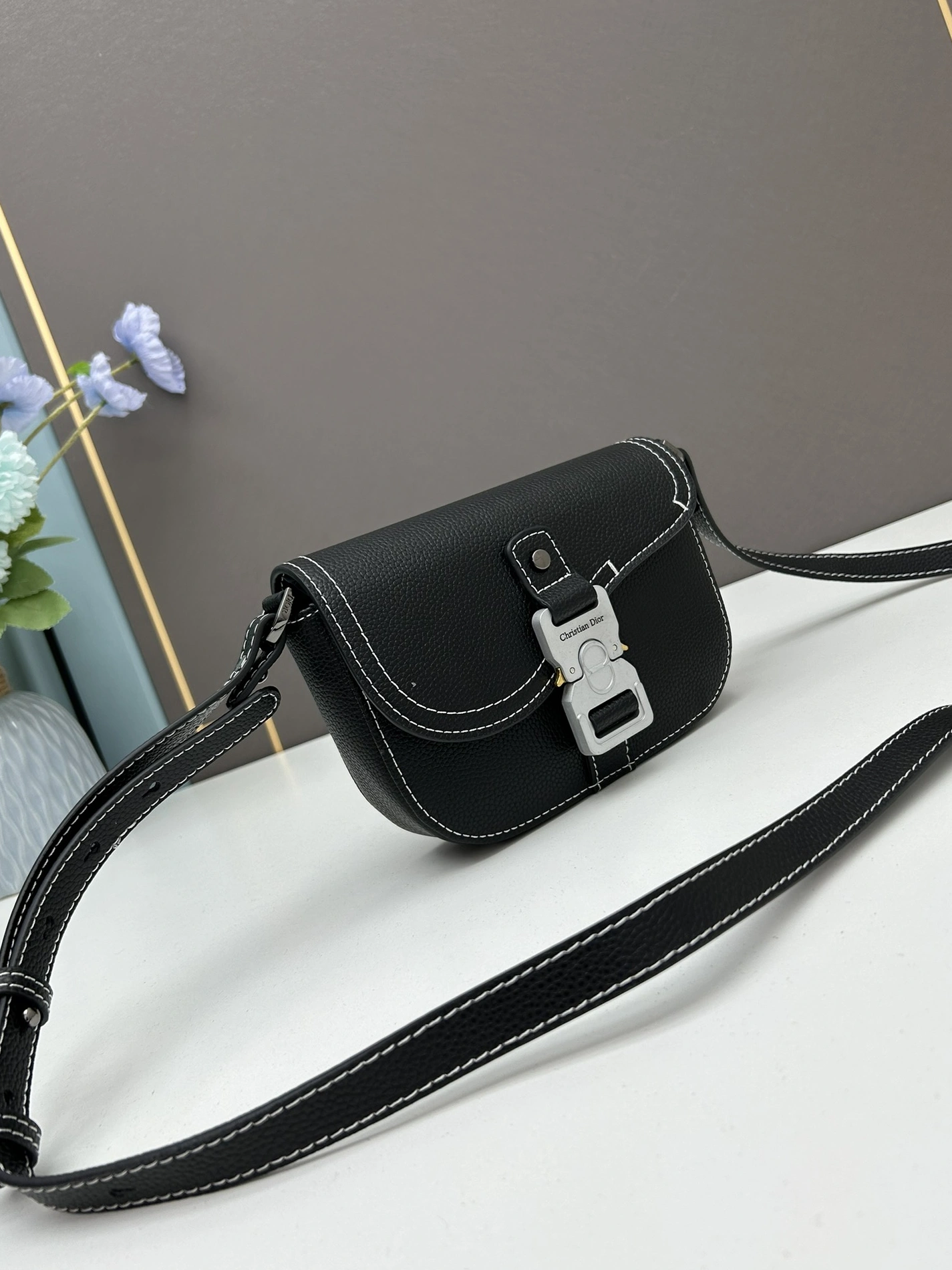 GoAnywhere 1519 Christian Dior AAA Quality Messenger Bags For Unisex
