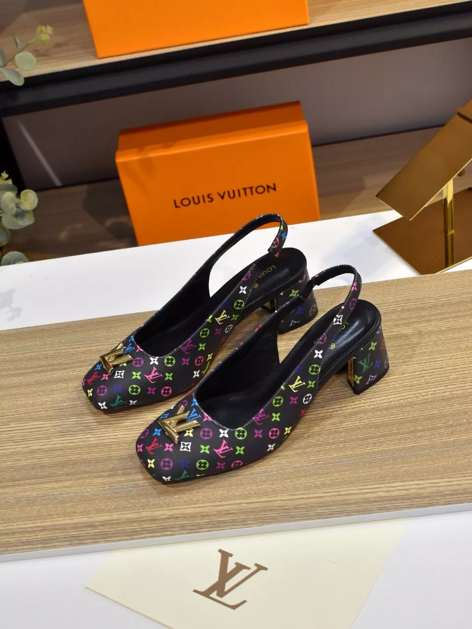 GoAnywhere 197 Louis Vuitton Sandal For Women