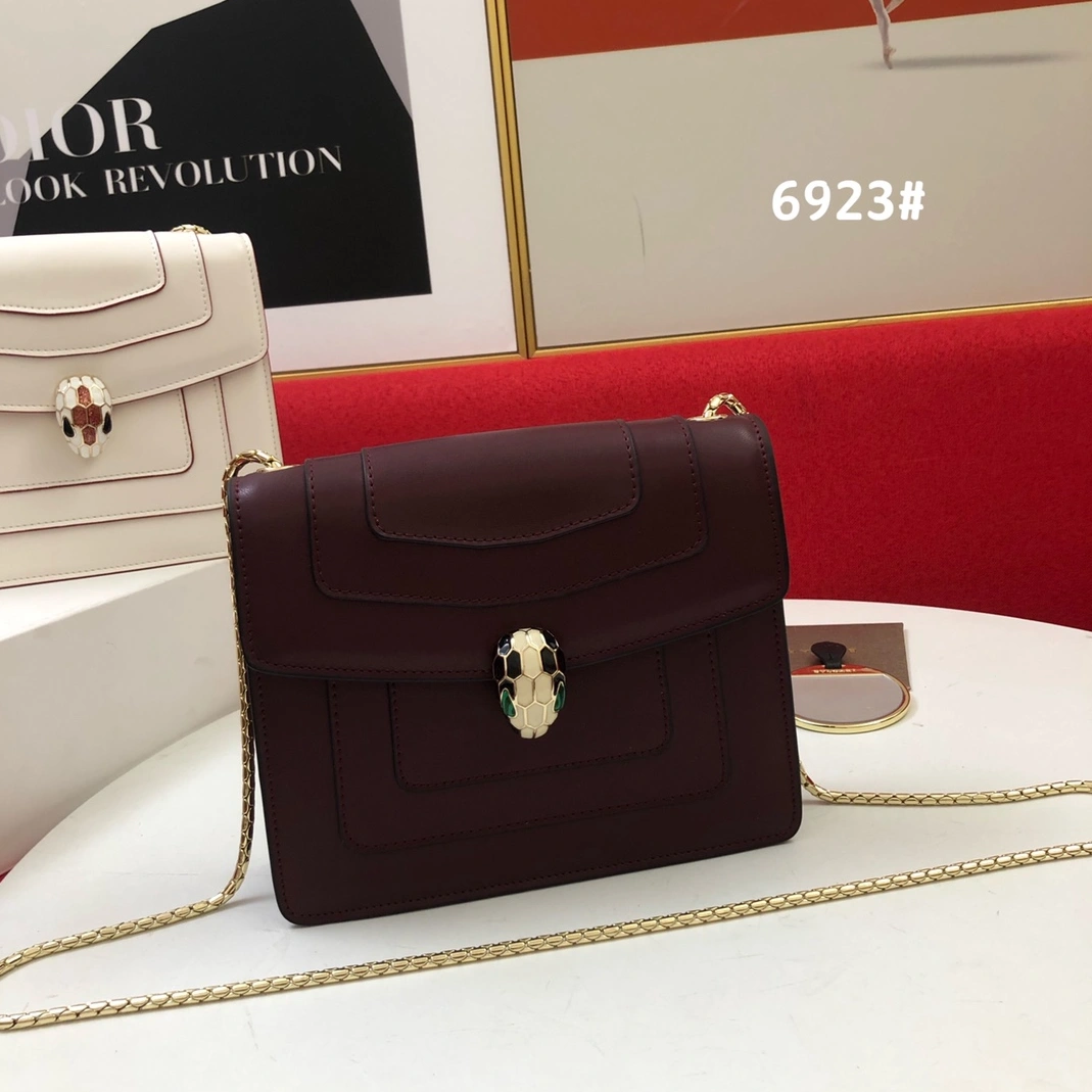 GoAnywhere 1982 Bvlgari AAA Quality Messenger Bags For Women