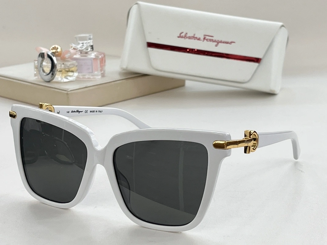 GoAnywhere 1994 Salvatore Ferragamo AAA Quality Sunglasses