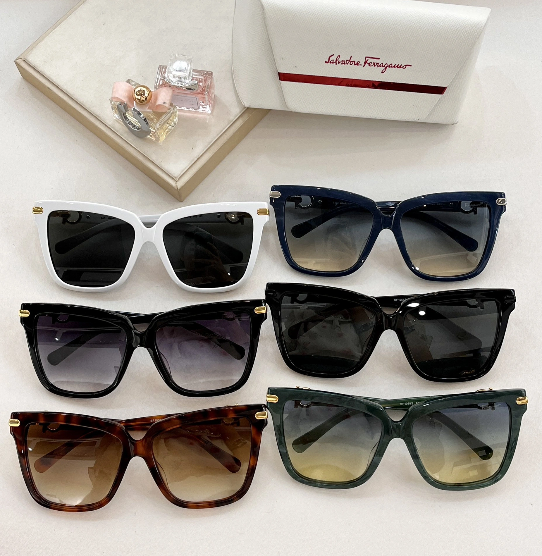GoAnywhere 1994 Salvatore Ferragamo AAA Quality Sunglasses