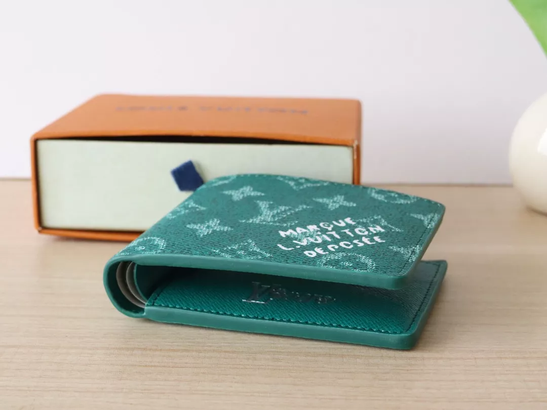 GoAnywhere 256 Louis Vuitton LV Wallets