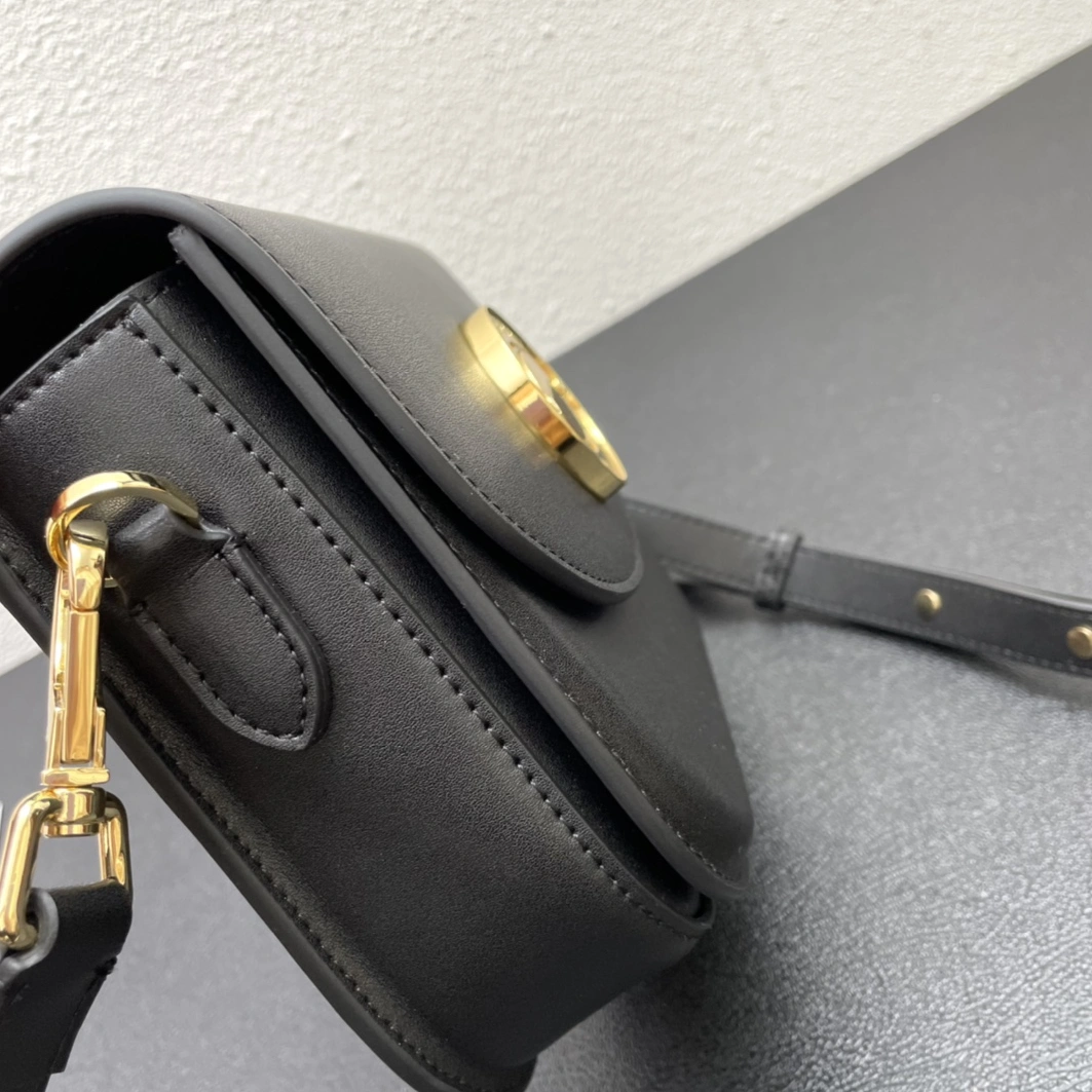 GoAnywhere 2757 Burberry AAA Quality Messenger Bags For Women