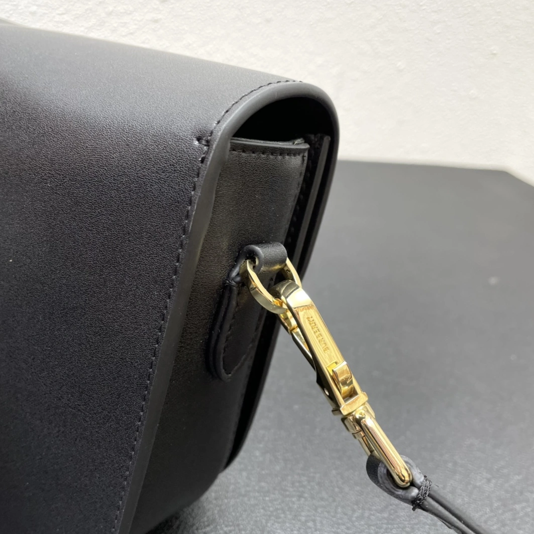 GoAnywhere 2757 Burberry AAA Quality Messenger Bags For Women