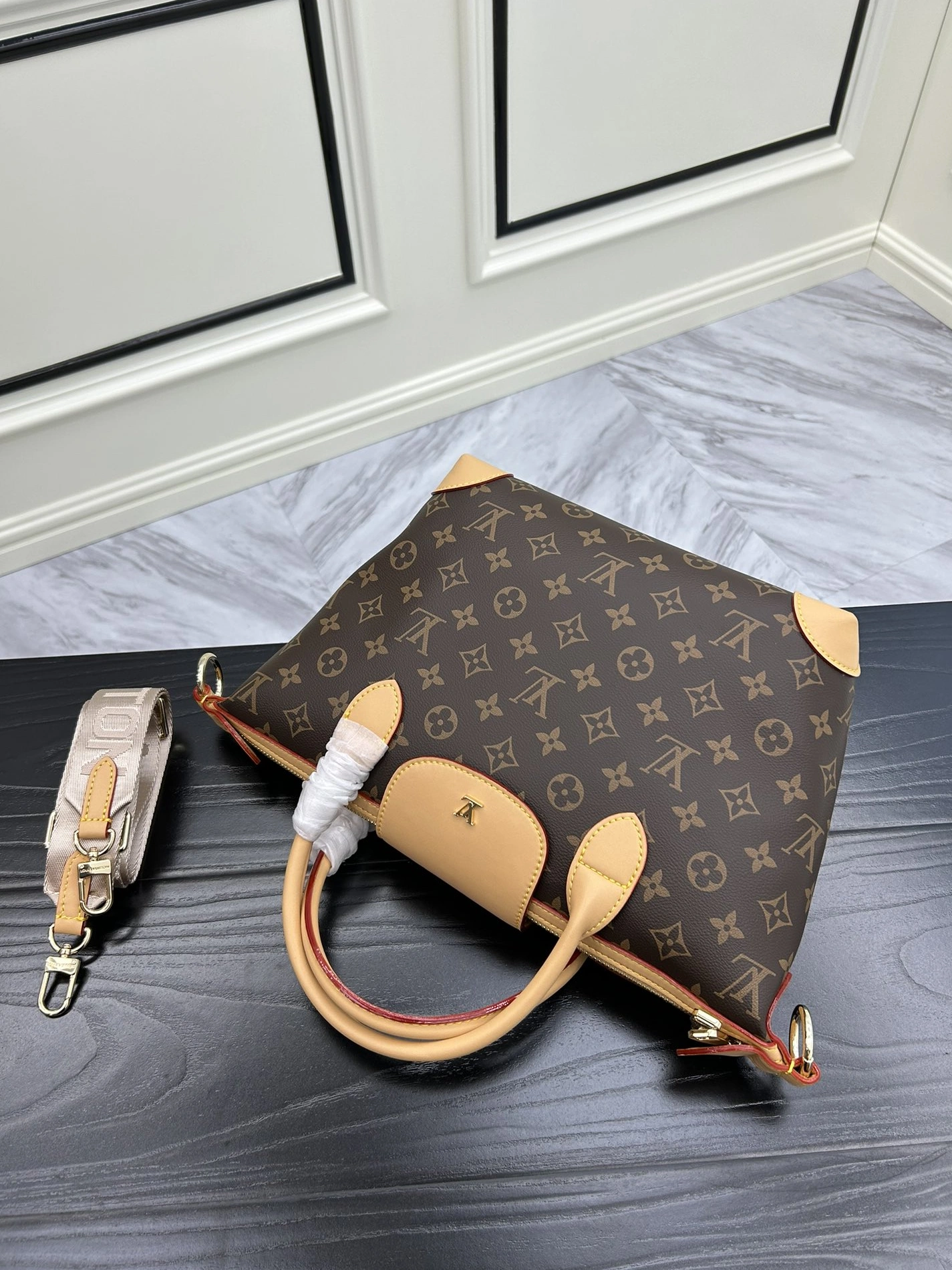 GoAnywhere 2798 Louis Vuitton AAA Quality Handbags For Women