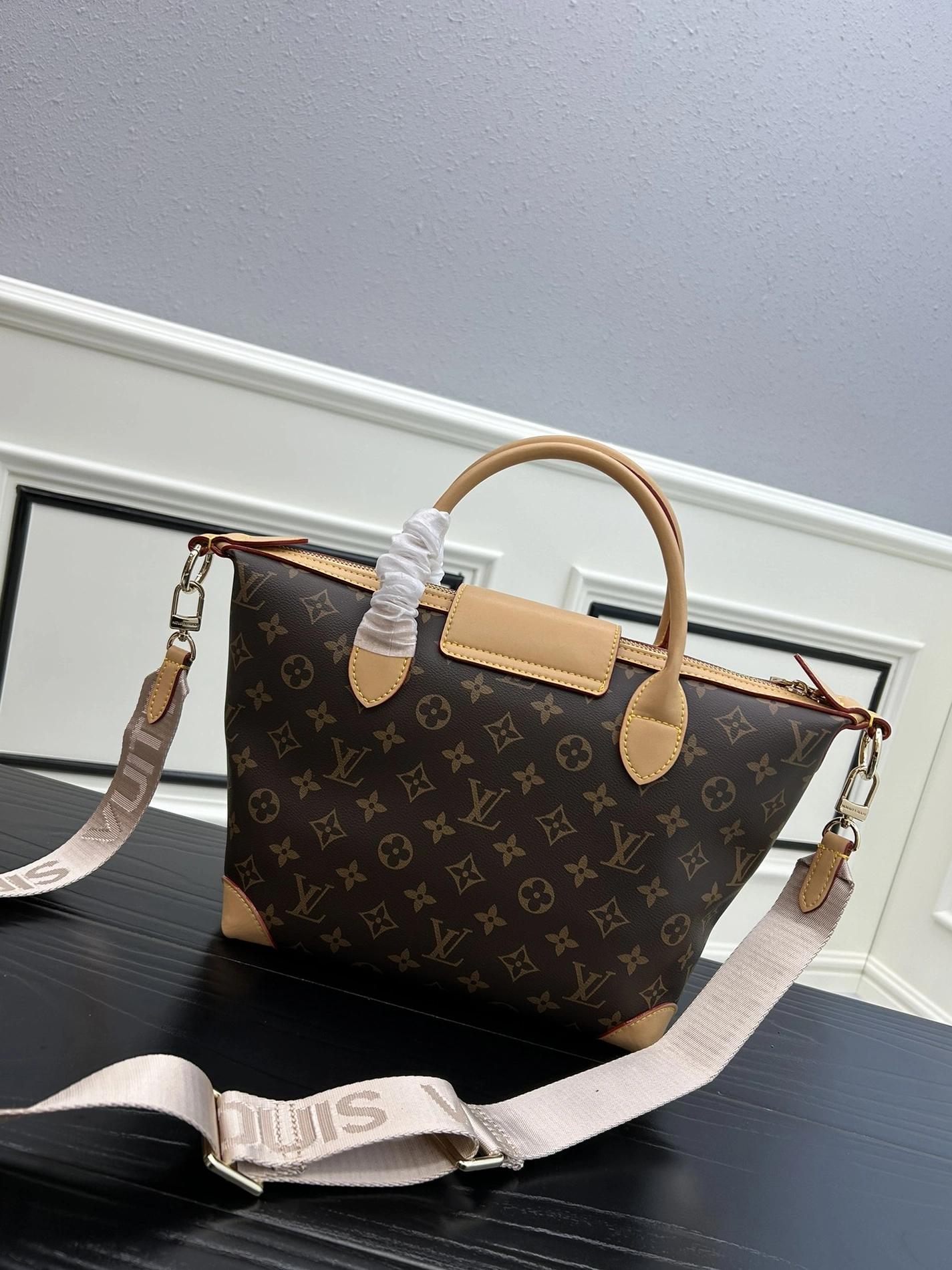 GoAnywhere 2798 Louis Vuitton AAA Quality Handbags For Women