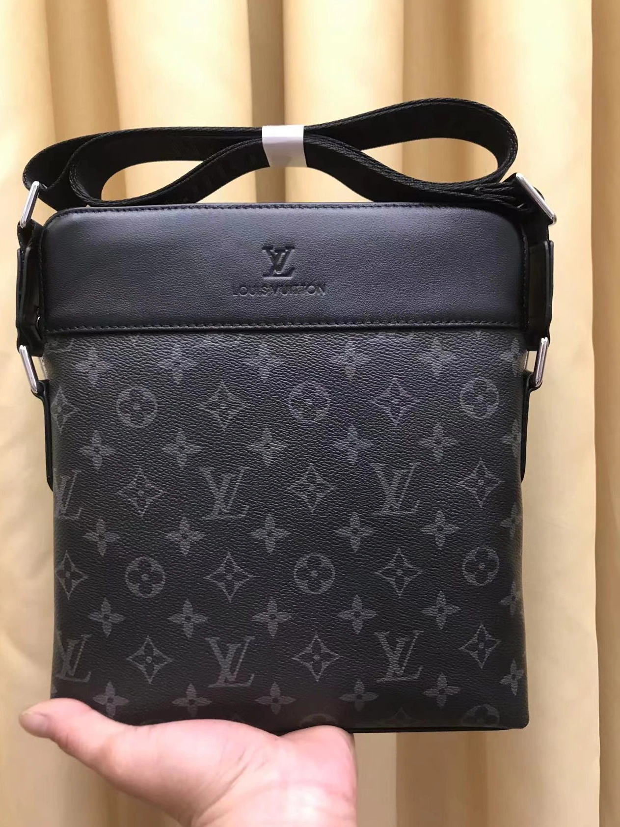 GoAnywhere 3370 Louis Vuitton AAA Man Messenger Bags