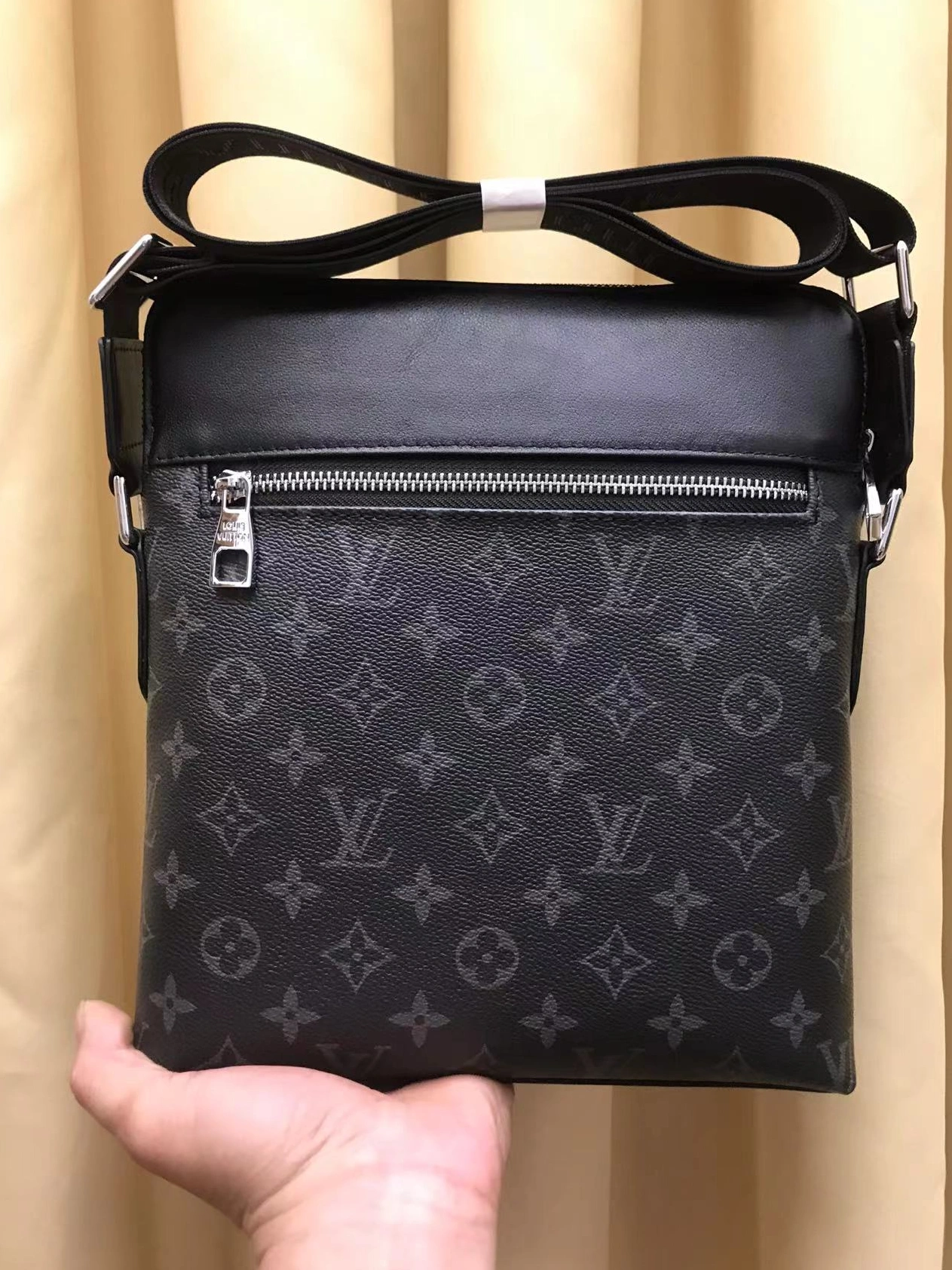 GoAnywhere 3370 Louis Vuitton AAA Man Messenger Bags