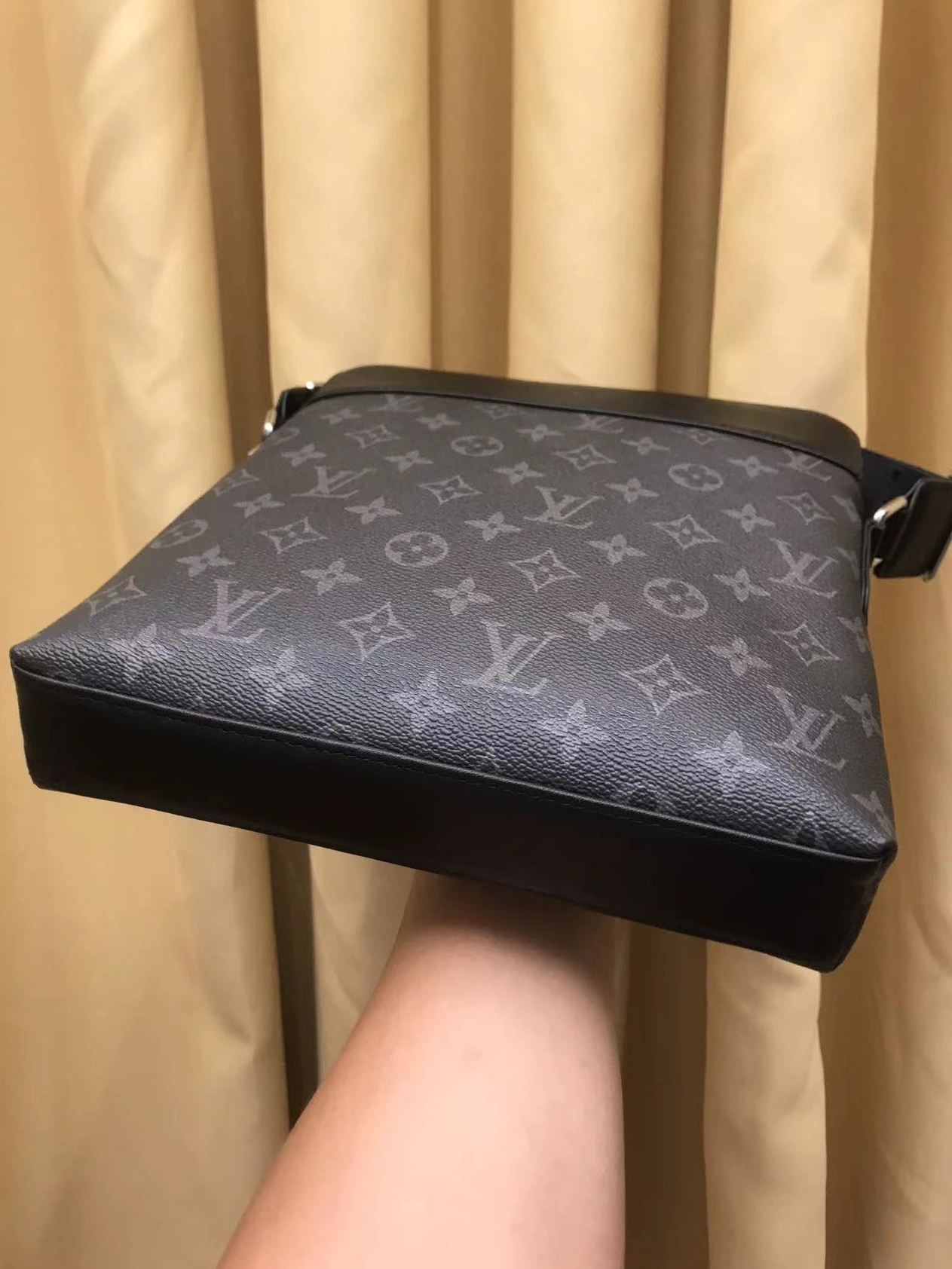 GoAnywhere 3370 Louis Vuitton AAA Man Messenger Bags