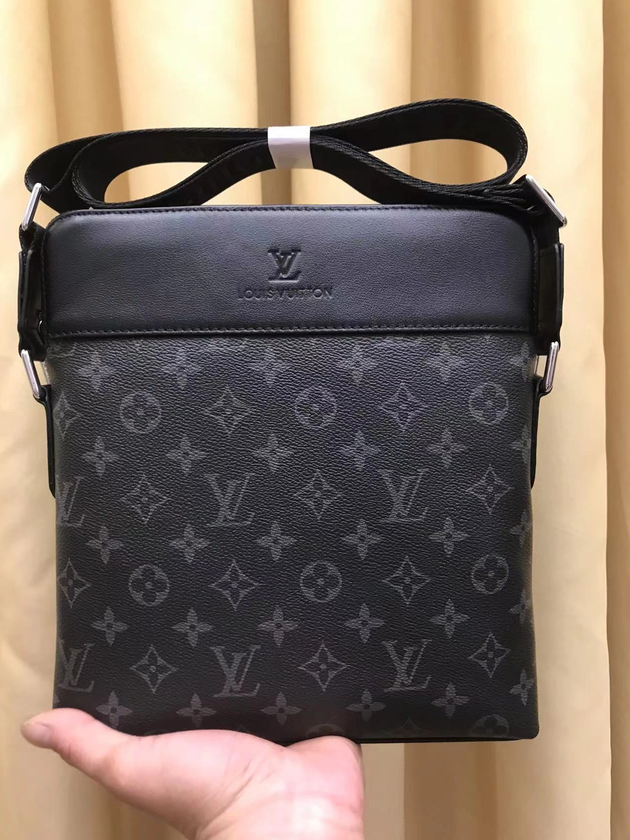 GoAnywhere 3370 Louis Vuitton AAA Man Messenger Bags
