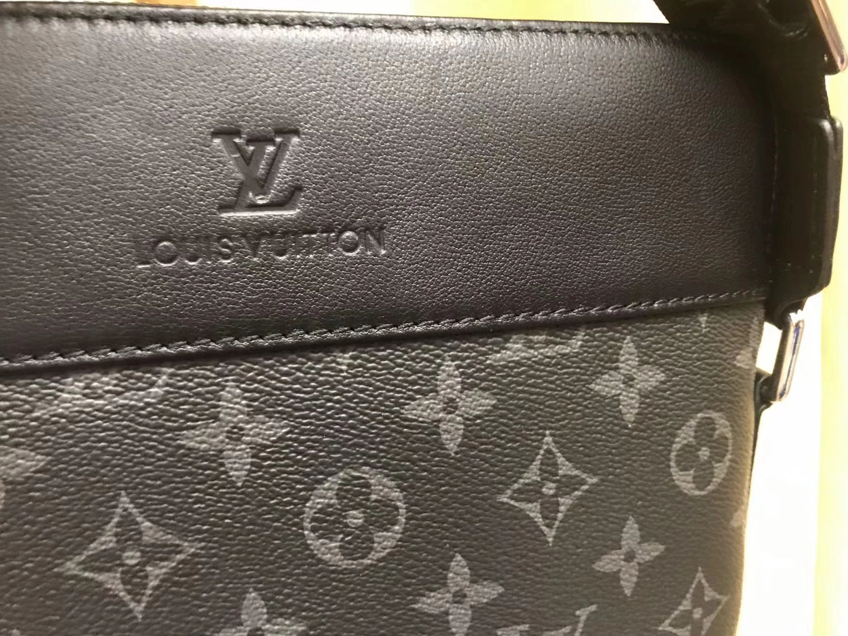 GoAnywhere 3370 Louis Vuitton AAA Man Messenger Bags