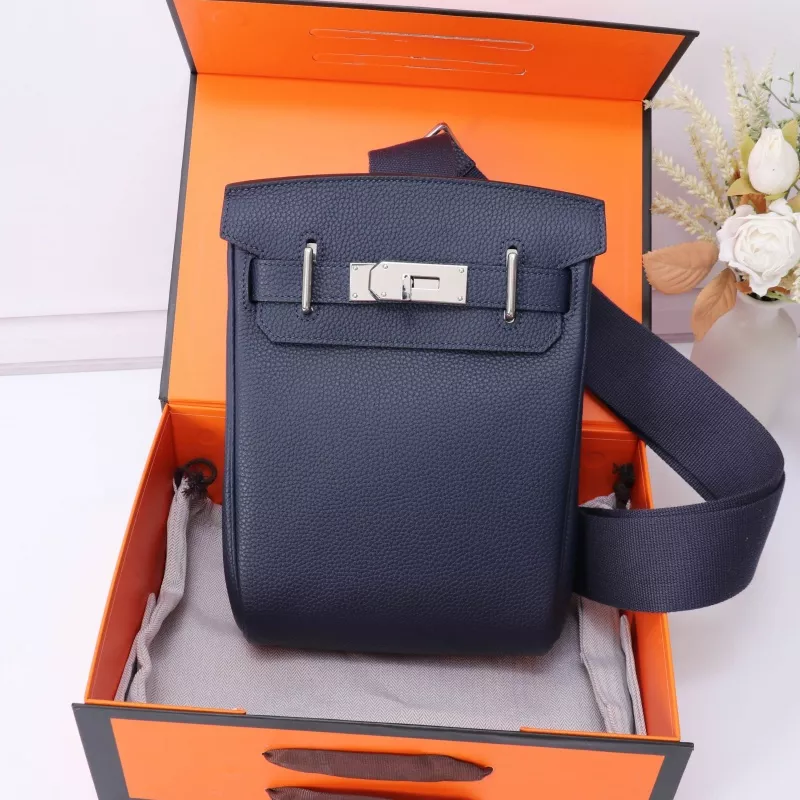 GoAnywhere 398 Hermes AAA Quality Messenger Bags In Navy For Unisex