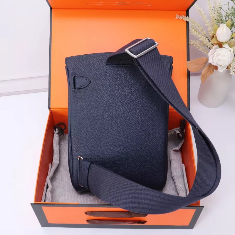 GoAnywhere 398 Hermes AAA Quality Messenger Bags In Navy For Unisex