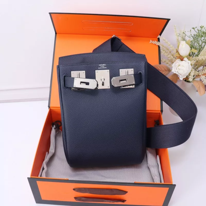 GoAnywhere 398 Hermes AAA Quality Messenger Bags In Navy For Unisex