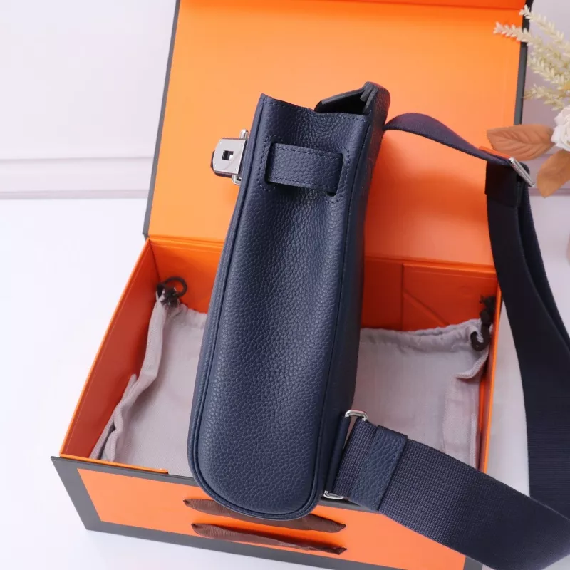 GoAnywhere 398 Hermes AAA Quality Messenger Bags In Navy For Unisex