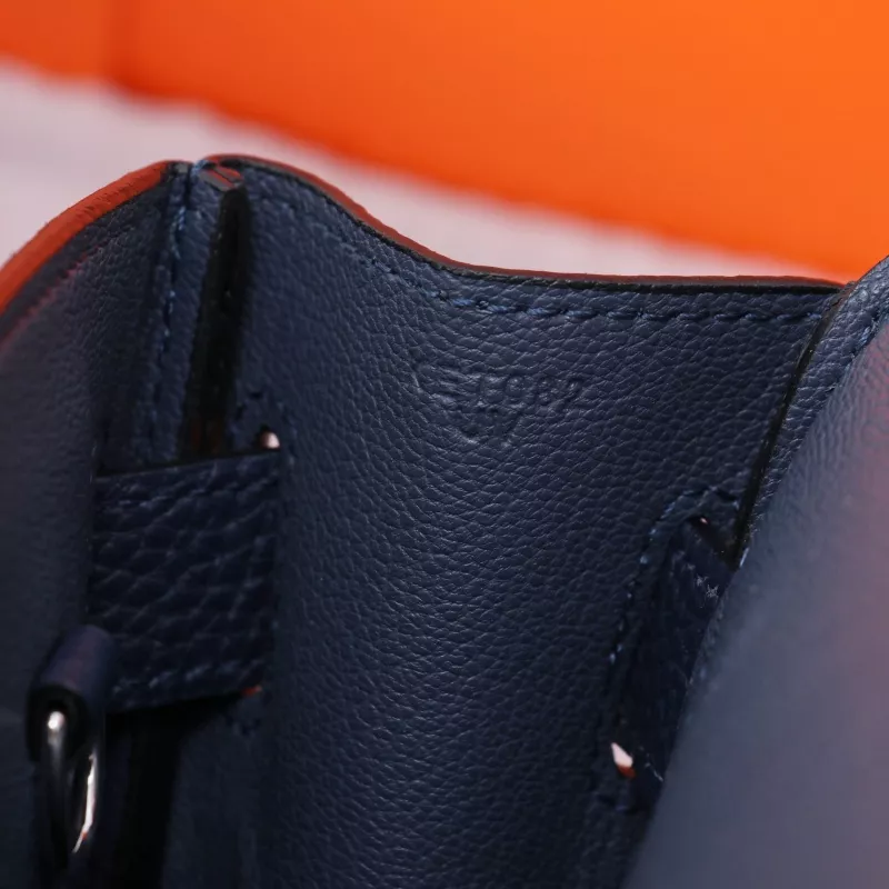 GoAnywhere 398 Hermes AAA Quality Messenger Bags In Navy For Unisex