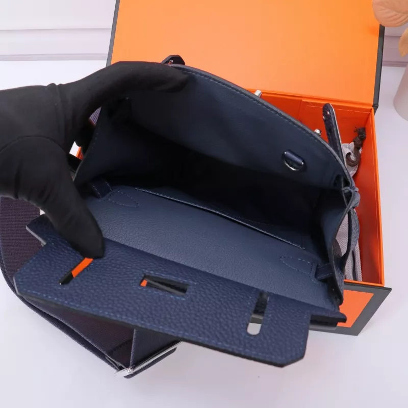 GoAnywhere 398 Hermes AAA Quality Messenger Bags In Navy For Unisex