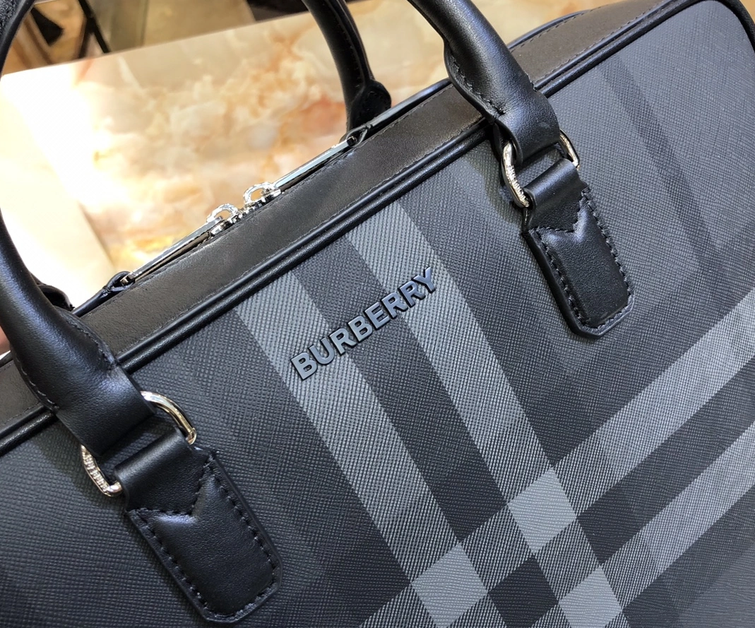 GoAnywhere 4033 Burberry AAA Man Handbags