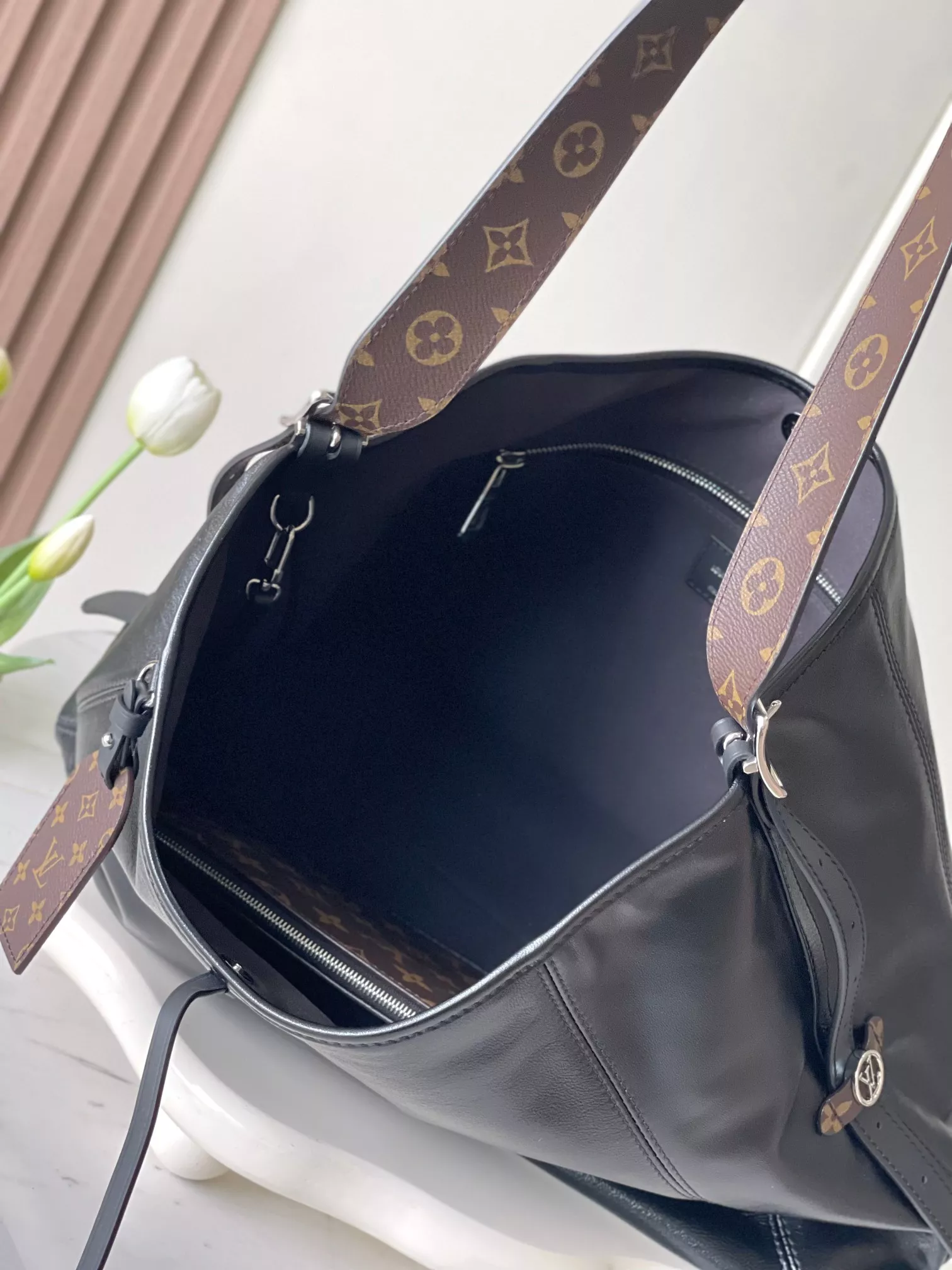 GoAnywhere 5421 Louis Vuitton AAA Quality Shoulder Bags For Women