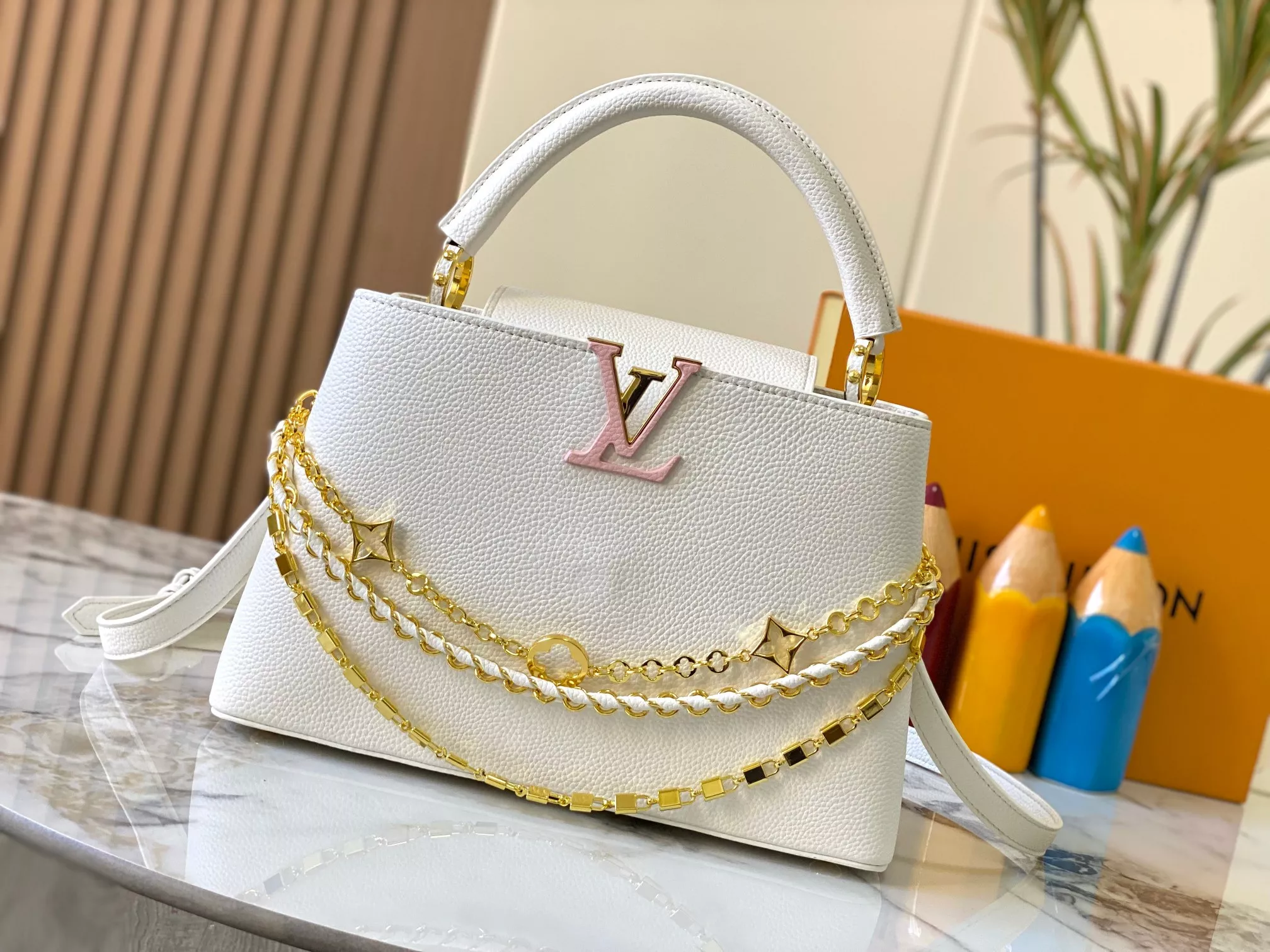 GoAnywhere 5709 Louis Vuitton AAA Quality Messenger Bags For Women