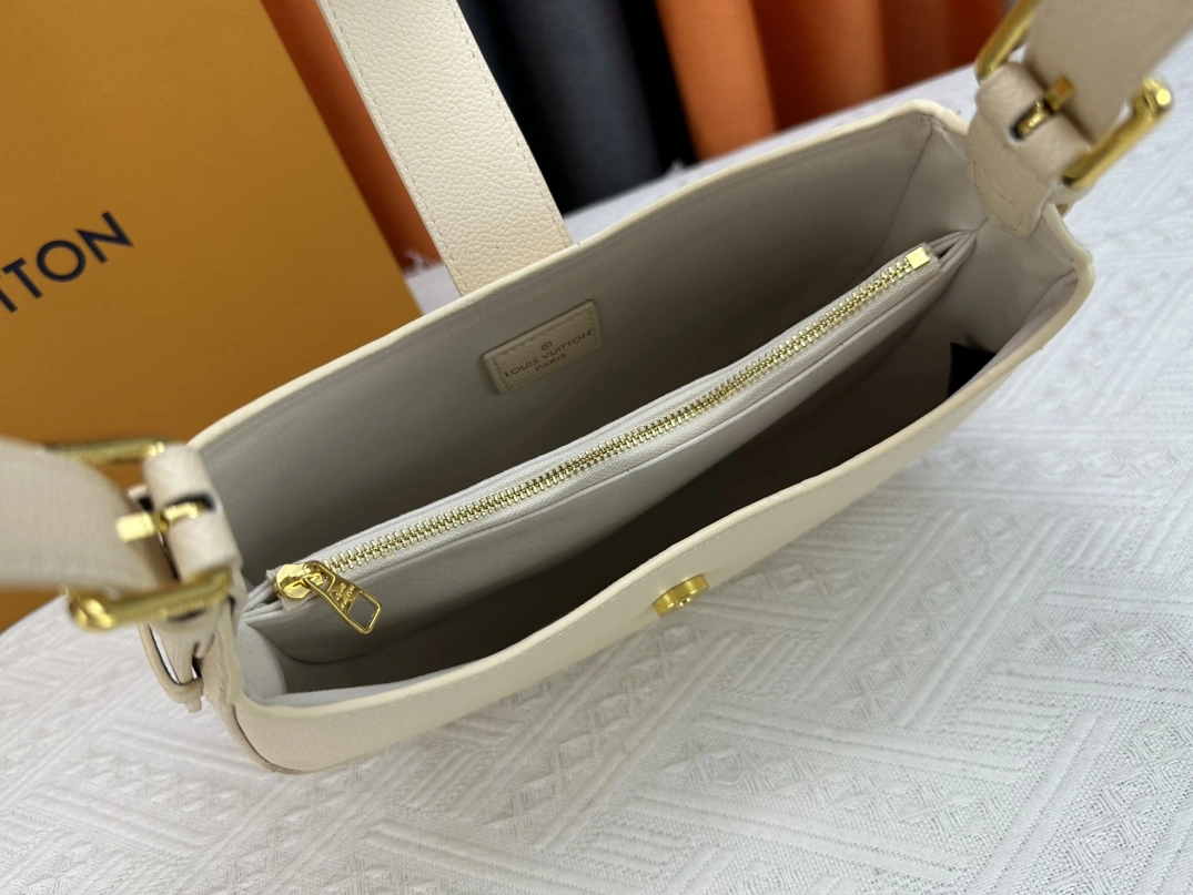 GoAnywhere 5741 Louis Vuitton AAA Quality Shoulder Bags For Women