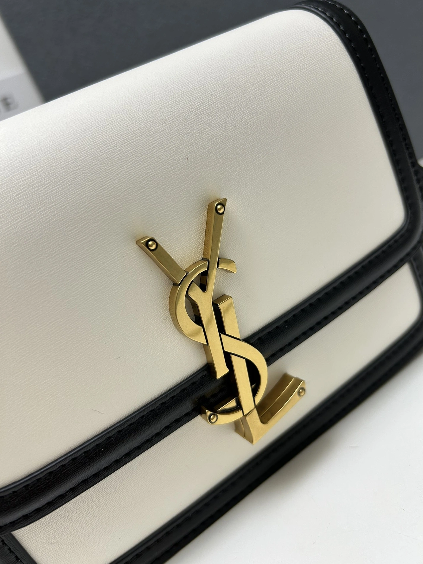 GoAnywhere 5742 Yves Saint Laurent YSL AAA Quality Messenger Bags For Women