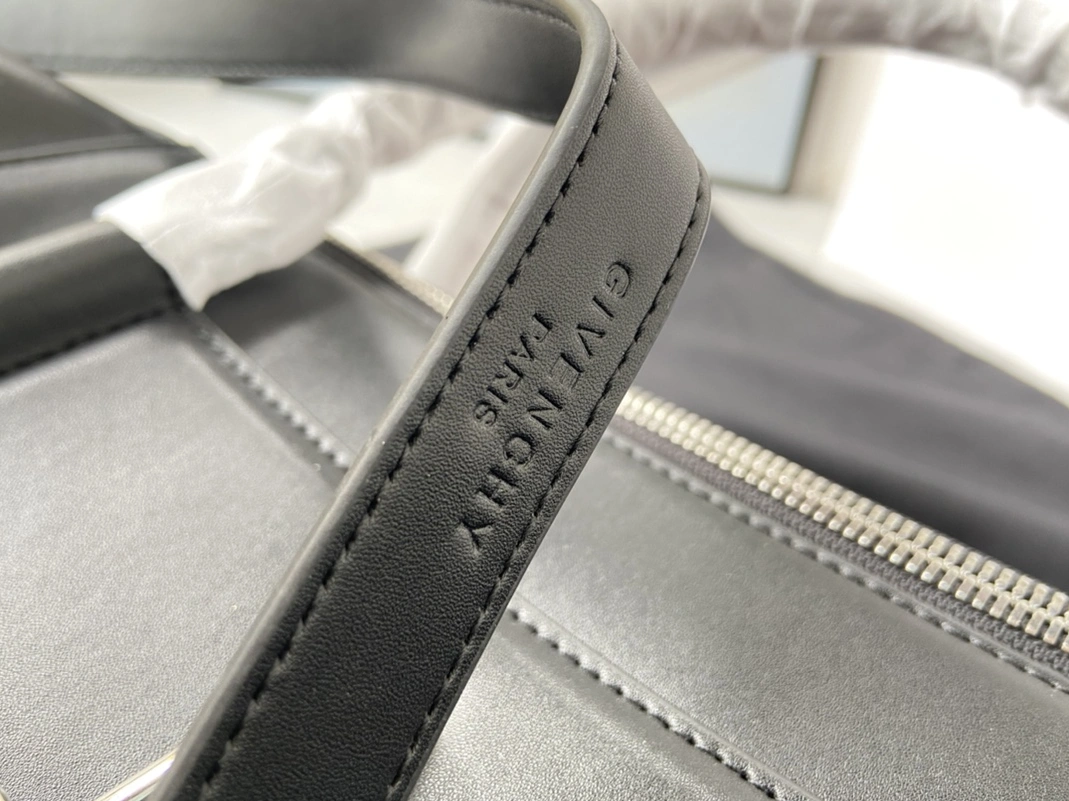 GoAnywhere 5982 Givenchy AAA Quality Handbags For Women