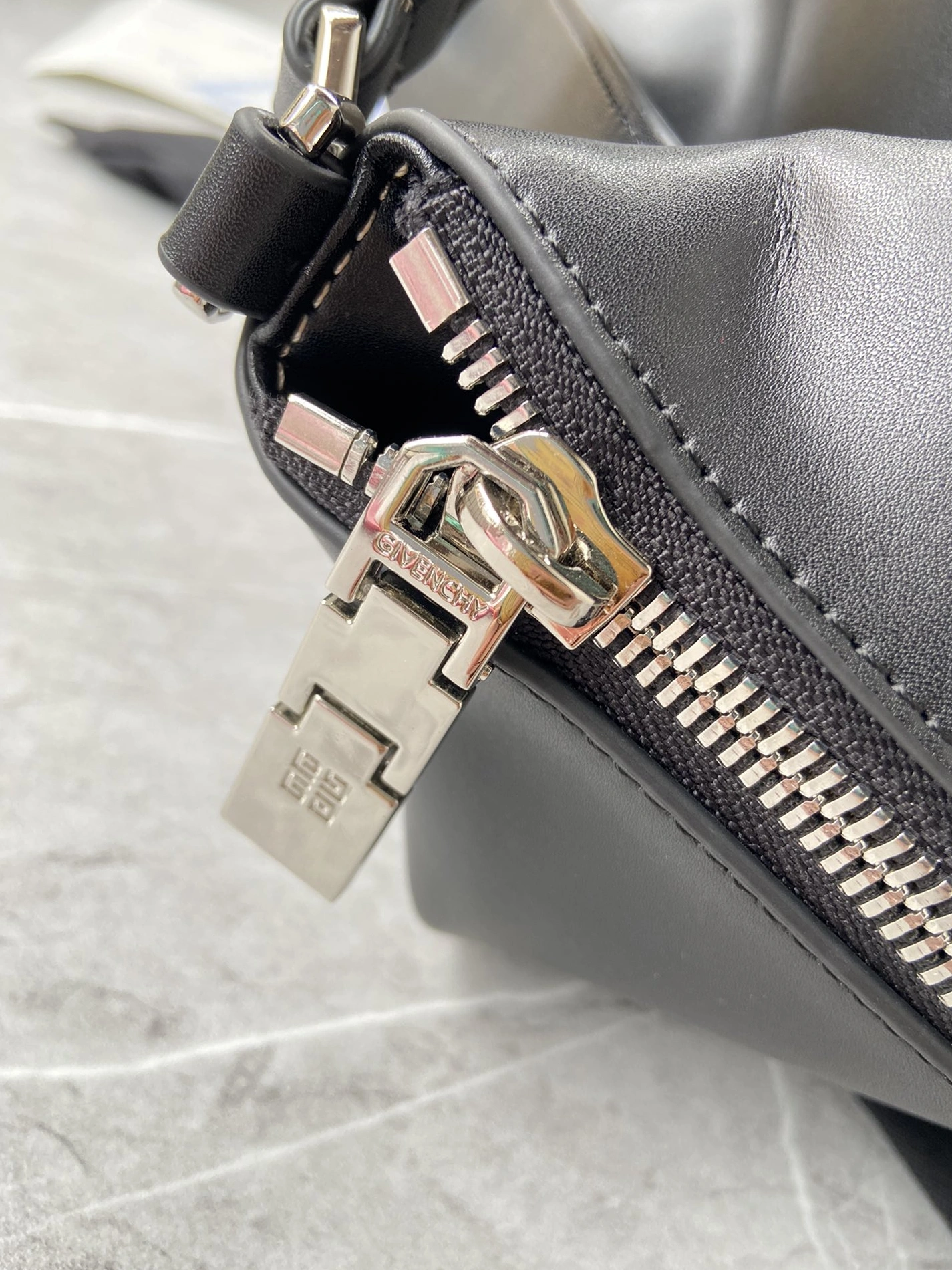 GoAnywhere 5982 Givenchy AAA Quality Handbags For Women