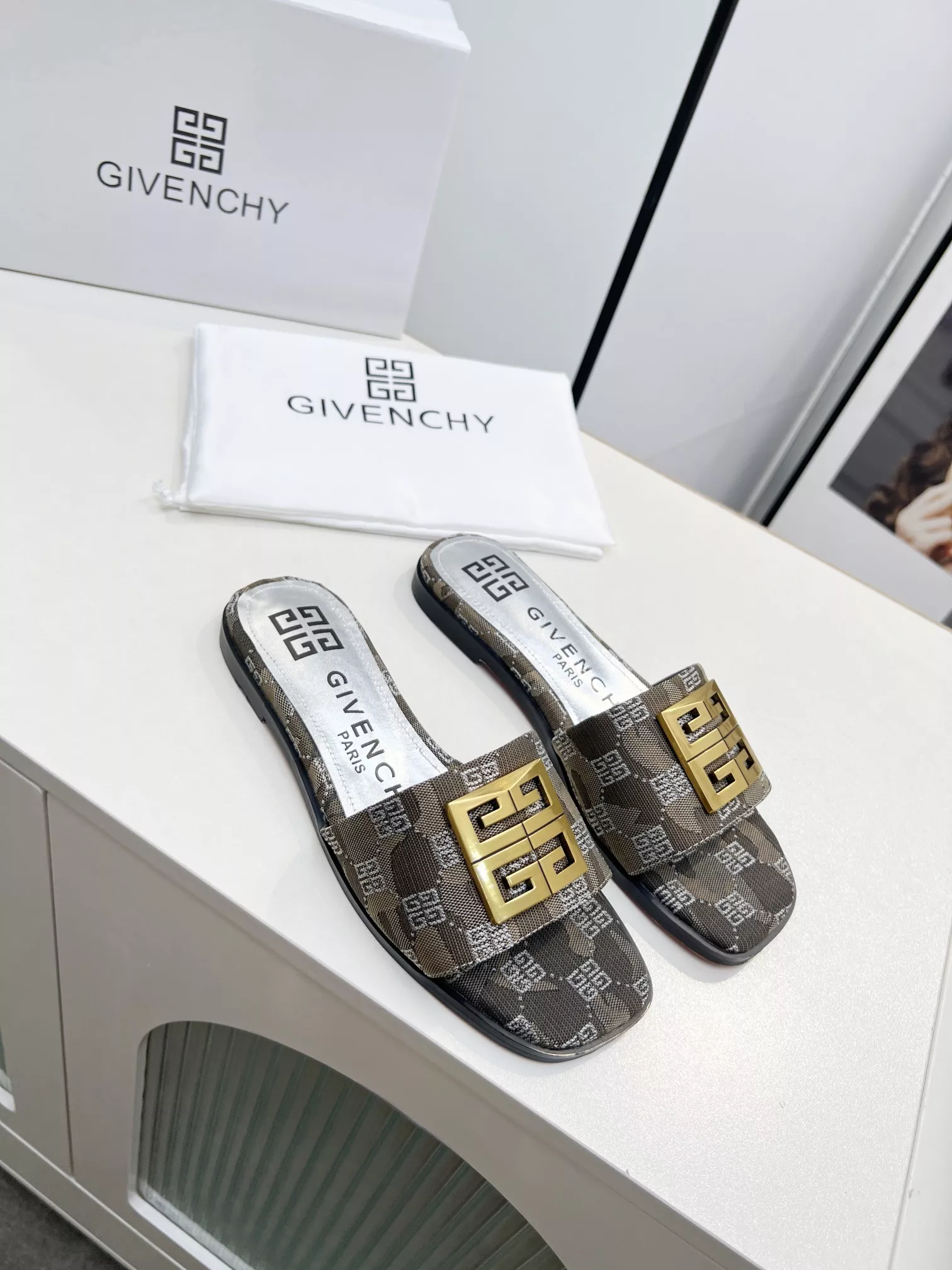 GoAnywhere 6612 Givenchy Slippers For Women