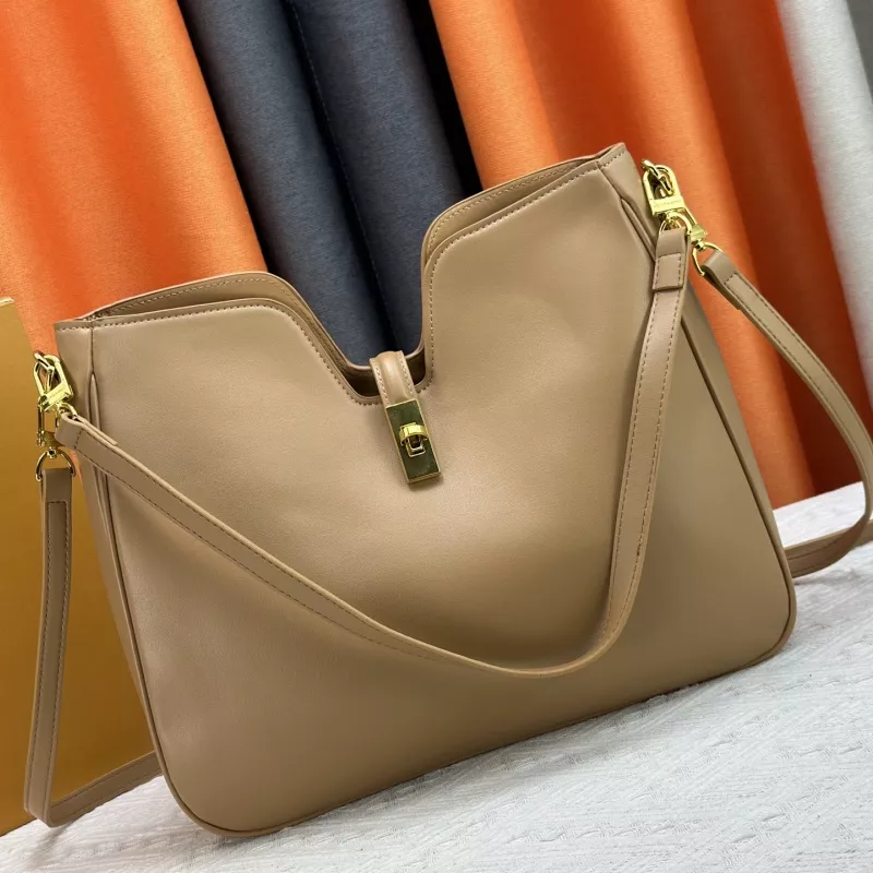 GoAnywhere 6910 Louis Vuitton AAA Quality Messenger Bags For Women