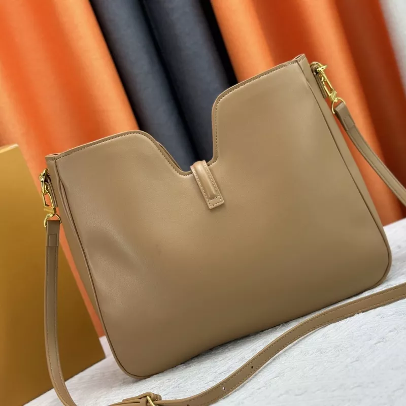 GoAnywhere 6910 Louis Vuitton AAA Quality Messenger Bags For Women