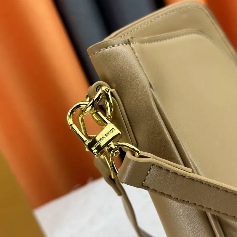 GoAnywhere 6910 Louis Vuitton AAA Quality Messenger Bags For Women