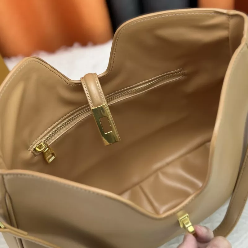 GoAnywhere 6910 Louis Vuitton AAA Quality Messenger Bags For Women