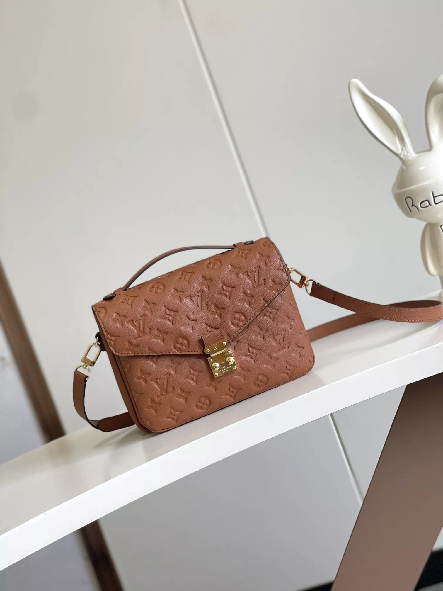 GoAnywhere 7028 Louis Vuitton AAA Quality Messenger Bags For Women