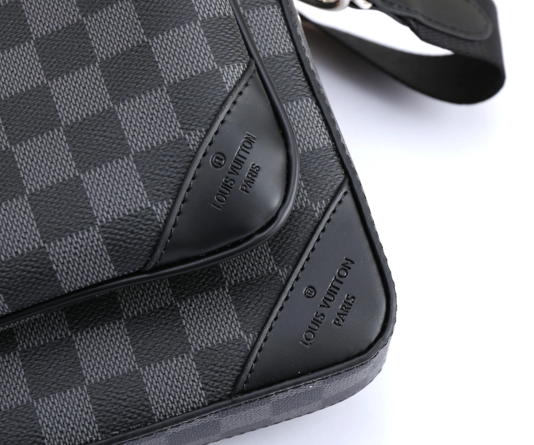 GoAnywhere 7649 Louis Vuitton Messenger Bags For Men