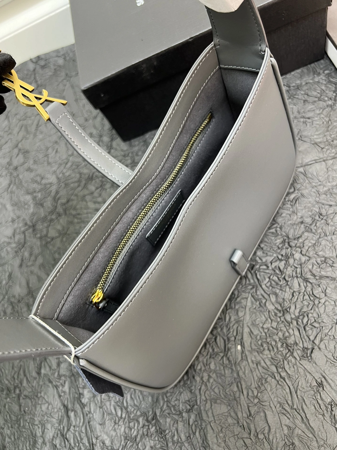 GoAnywhere 8324 Yves Saint Laurent YSL AAA Quality Shoulder Bags For Women