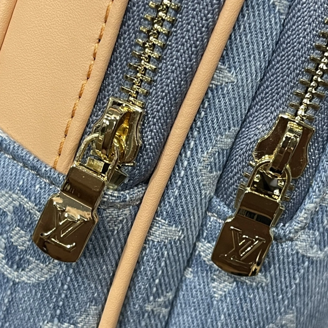 GoAnywhere 9496 Louis Vuitton AAA Man Messenger Bags