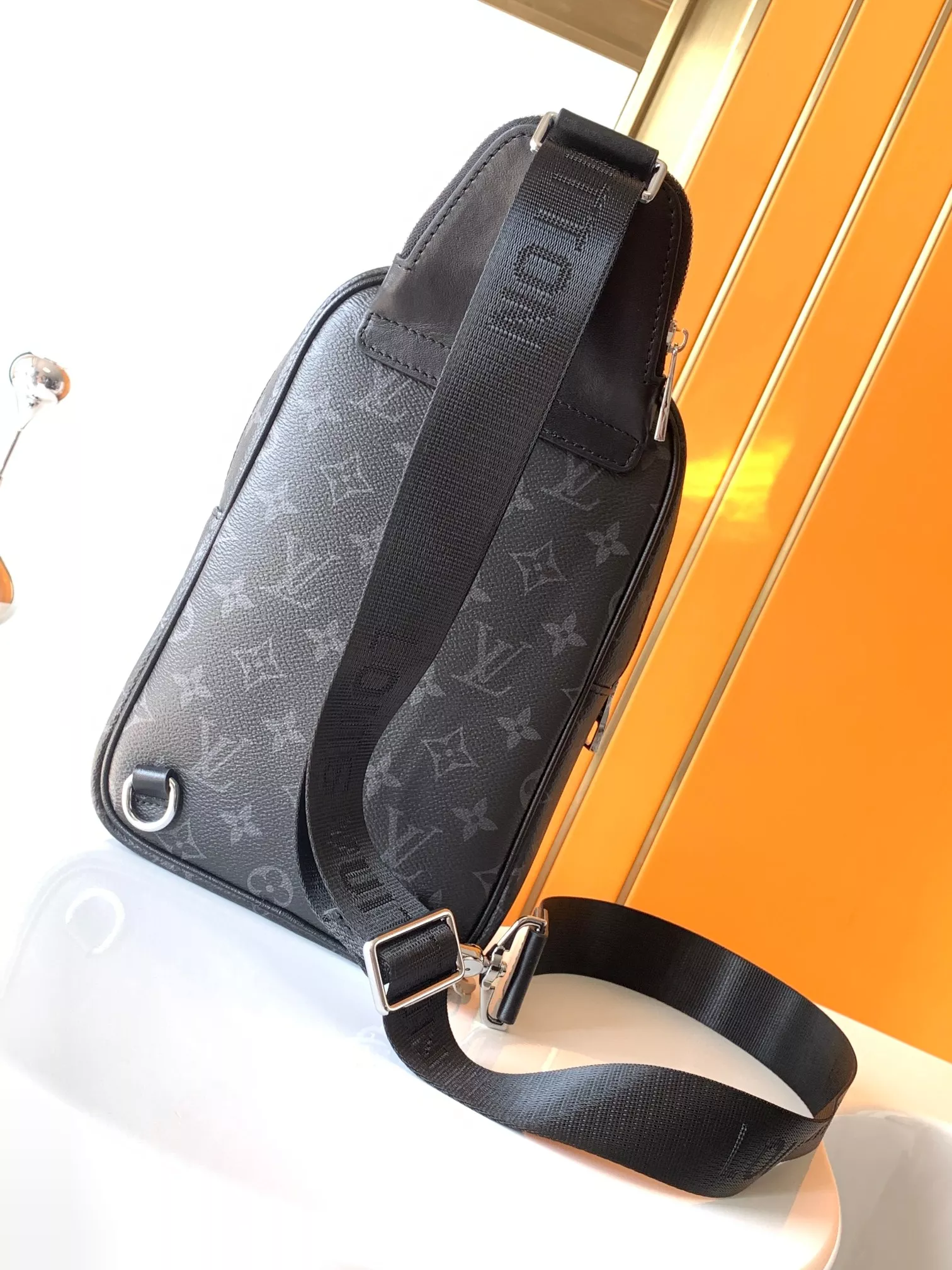 GoAnywhere 9646 Louis Vuitton AAA Man Messenger Bags