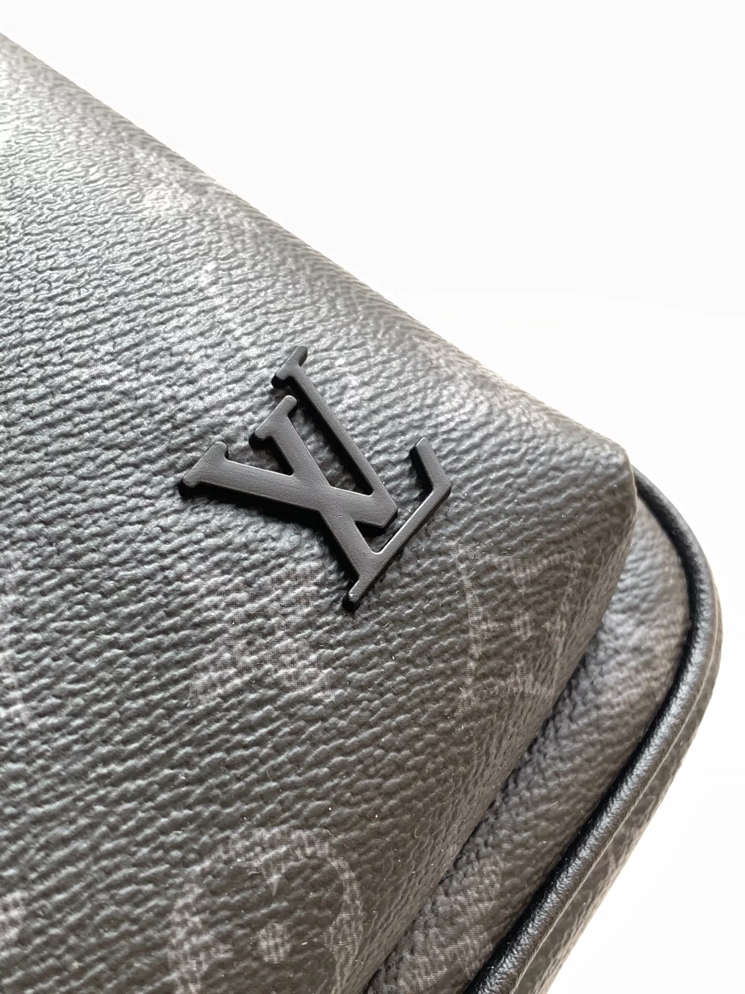 GoAnywhere 9646 Louis Vuitton AAA Man Messenger Bags