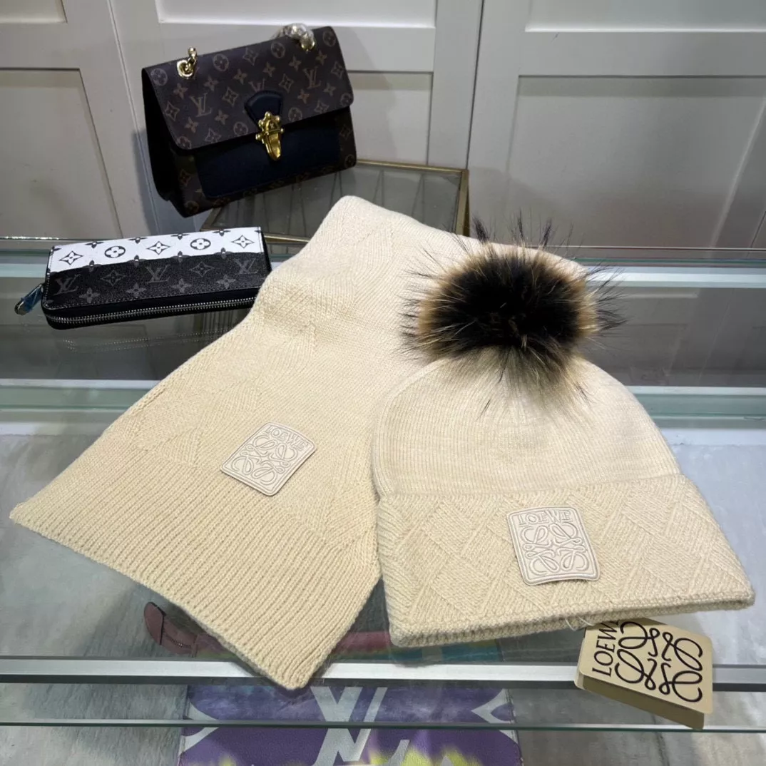 GoAnywhere 9785 LOEWE Hat and Scarf Set