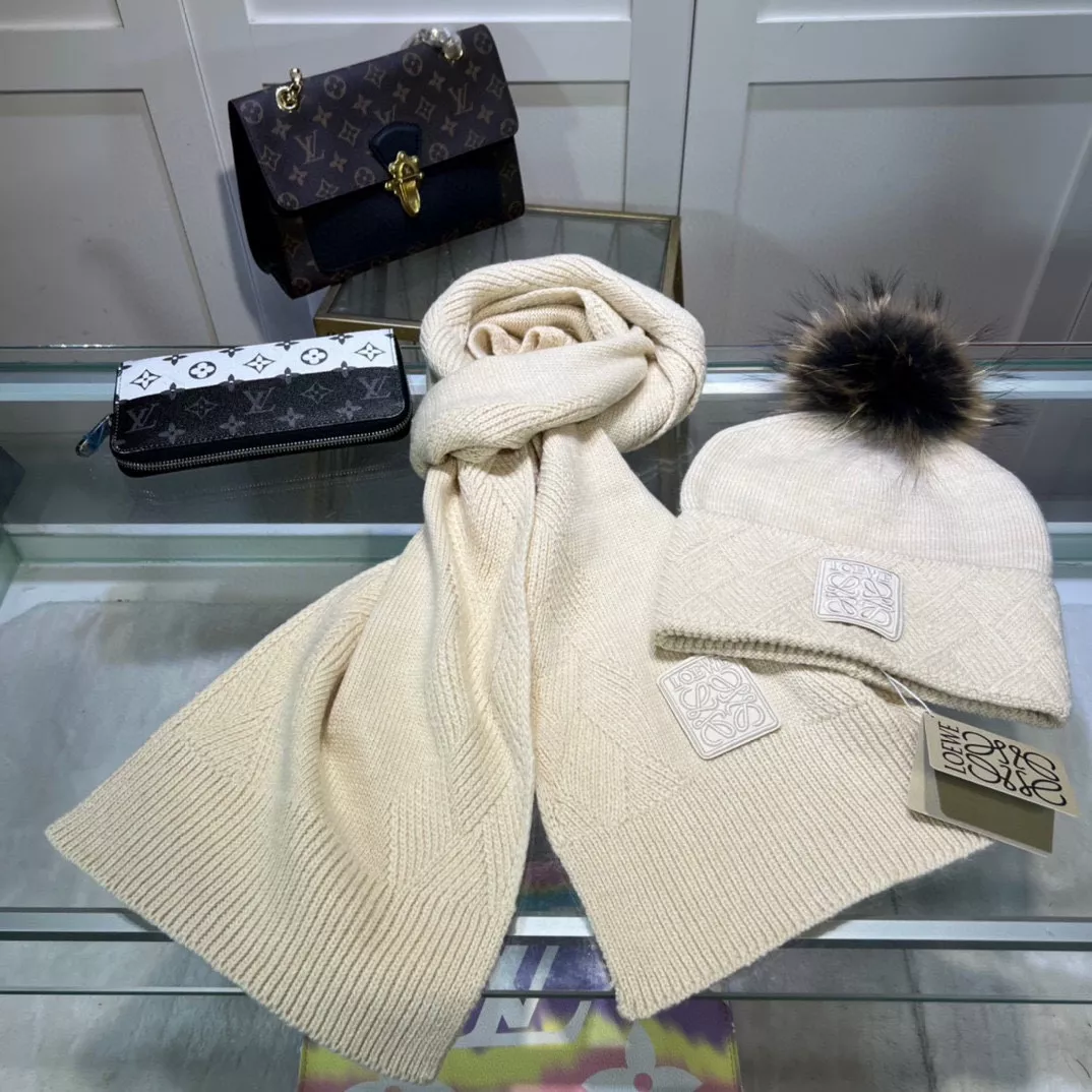 GoAnywhere 9785 LOEWE Hat and Scarf Set