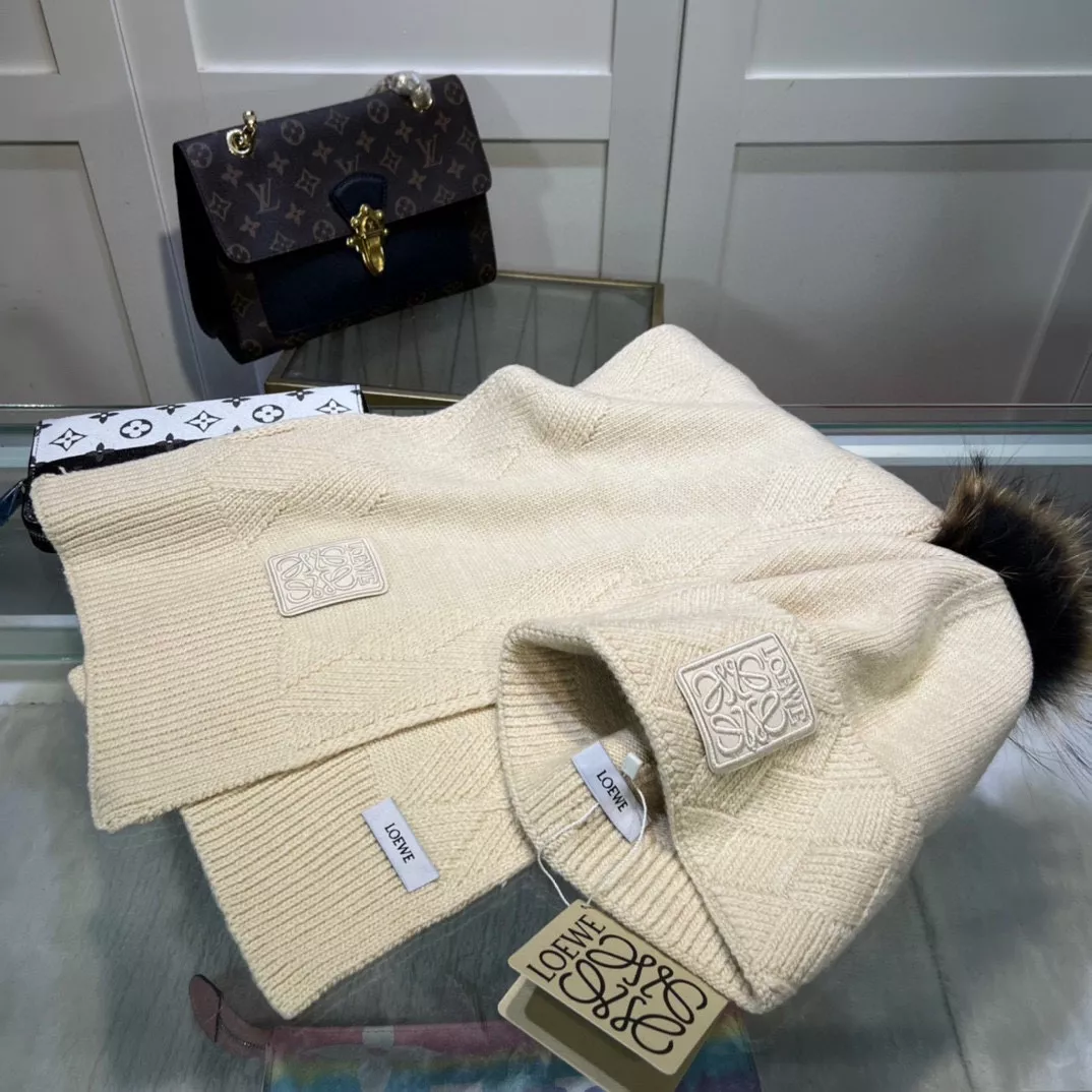 GoAnywhere 9785 LOEWE Hat and Scarf Set