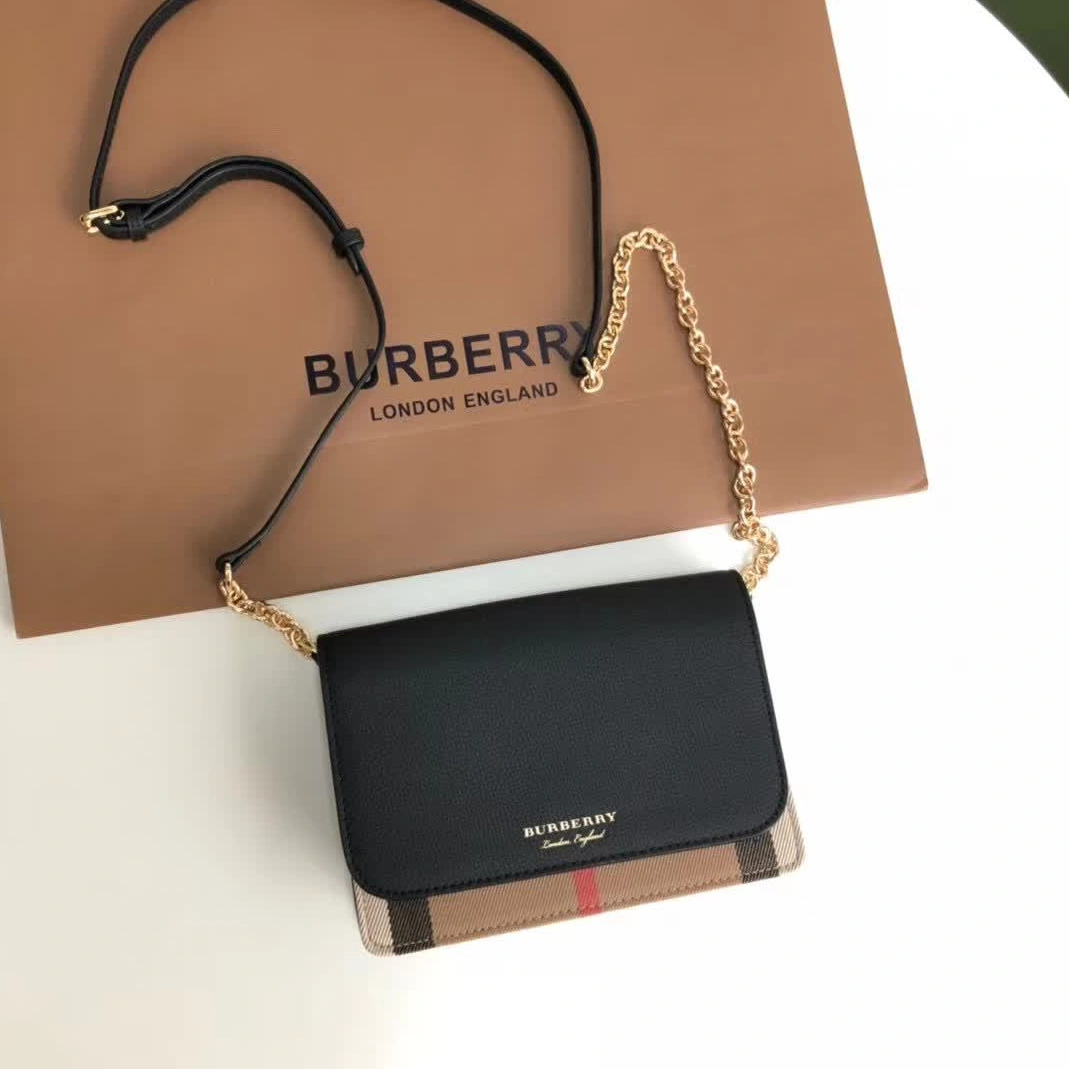 GoodFit 1121 Burberry AAA Quality Messenger Bags For Women
