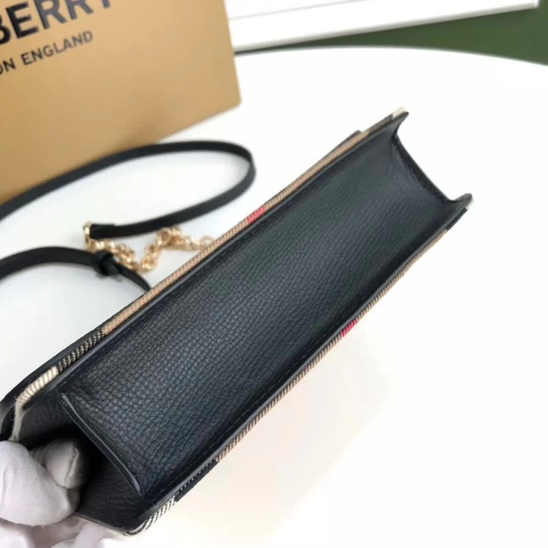 GoodFit 1121 Burberry AAA Quality Messenger Bags For Women