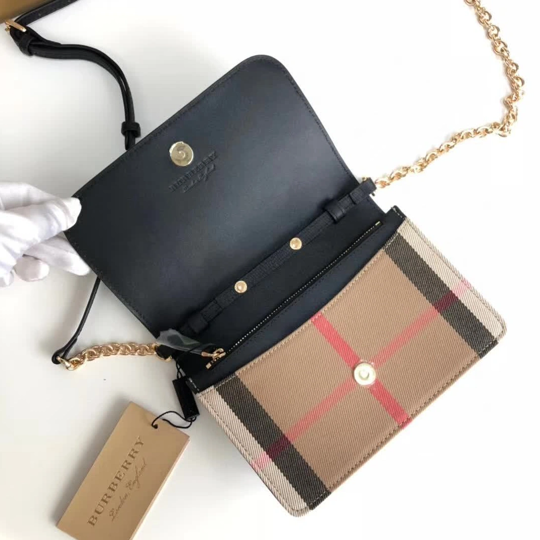 GoodFit 1121 Burberry AAA Quality Messenger Bags For Women