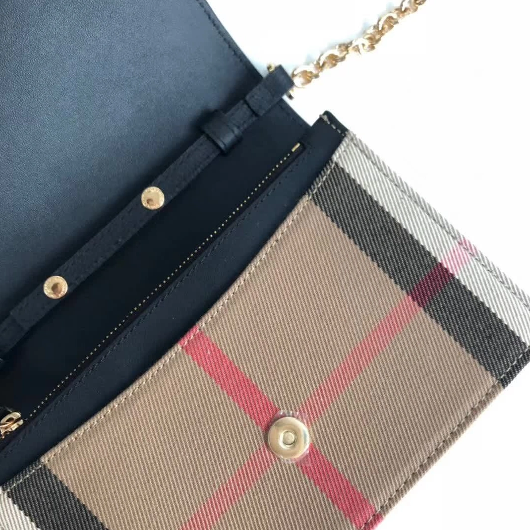 GoodFit 1121 Burberry AAA Quality Messenger Bags For Women